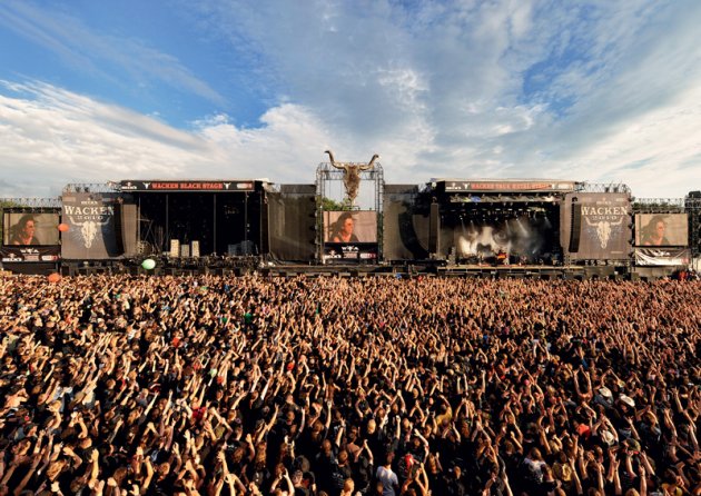 Wacken, Bühne, The People, Menschen, Masse, Konzert Festival, Himmel, Sonne, Wolken, Wacken 2010, True Metal stage, Black Stage, Show